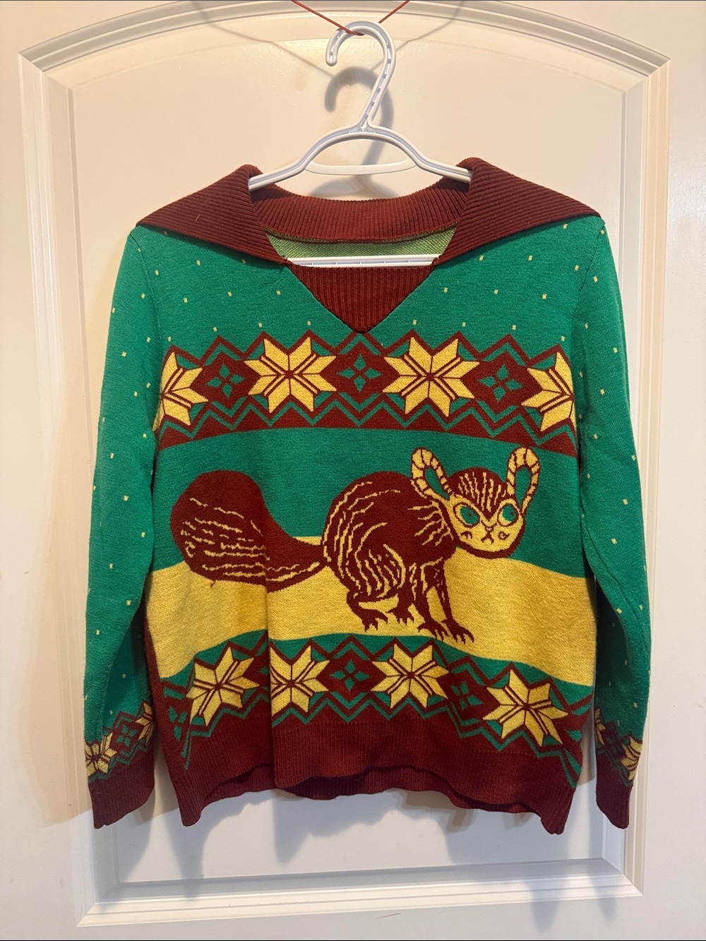 NWOT Green and Mustard Patterned Women’s Sweater with Animal Motif